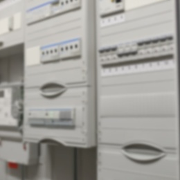 Schalt­schrank­bau bei amnis GmbH in Heilsbronn